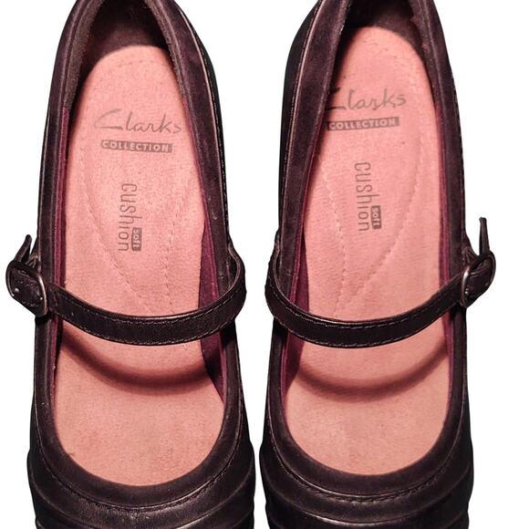 Clarks - Women's Black Pumps - Size 5 - Picture 2 of 3